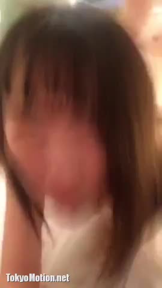 スマホ個人撮影 普段は真面目そうなスレンダーJDがバックでガン突きされて感じすぎて白目ww