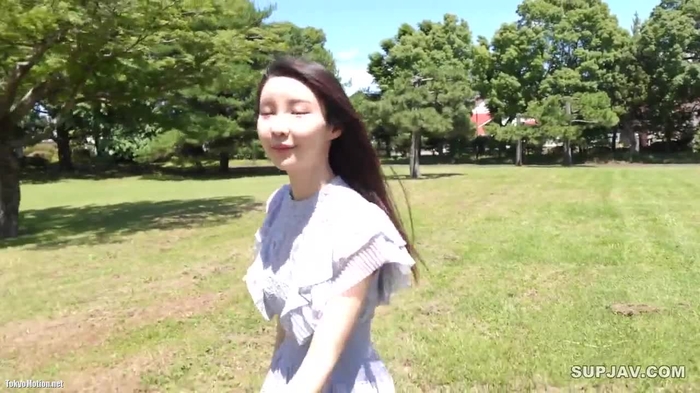 スマホ個人撮影 経験人数一人の色白受付嬢が野外フェラ口射→ホテルで中出し！