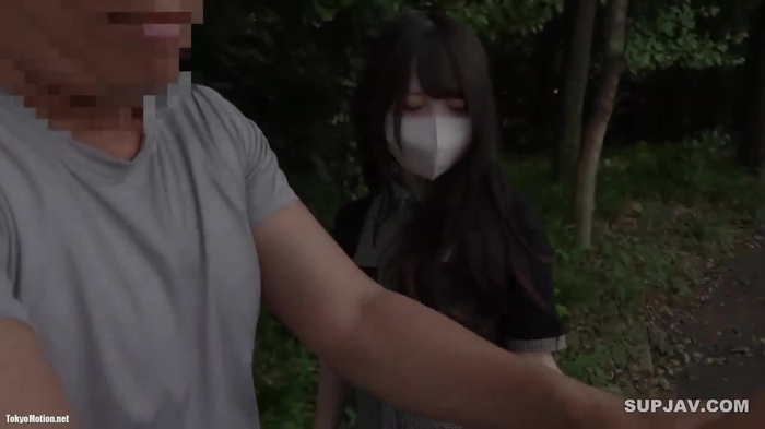 スマホ個人撮影 色白の美乳娘が野外フェラ口射→ホテルで薄毛まんこに連続中出し！