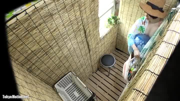 海に遊びに来た水着美女が更衣室で一人になった途端に性欲処理のイキまくりオナニー！