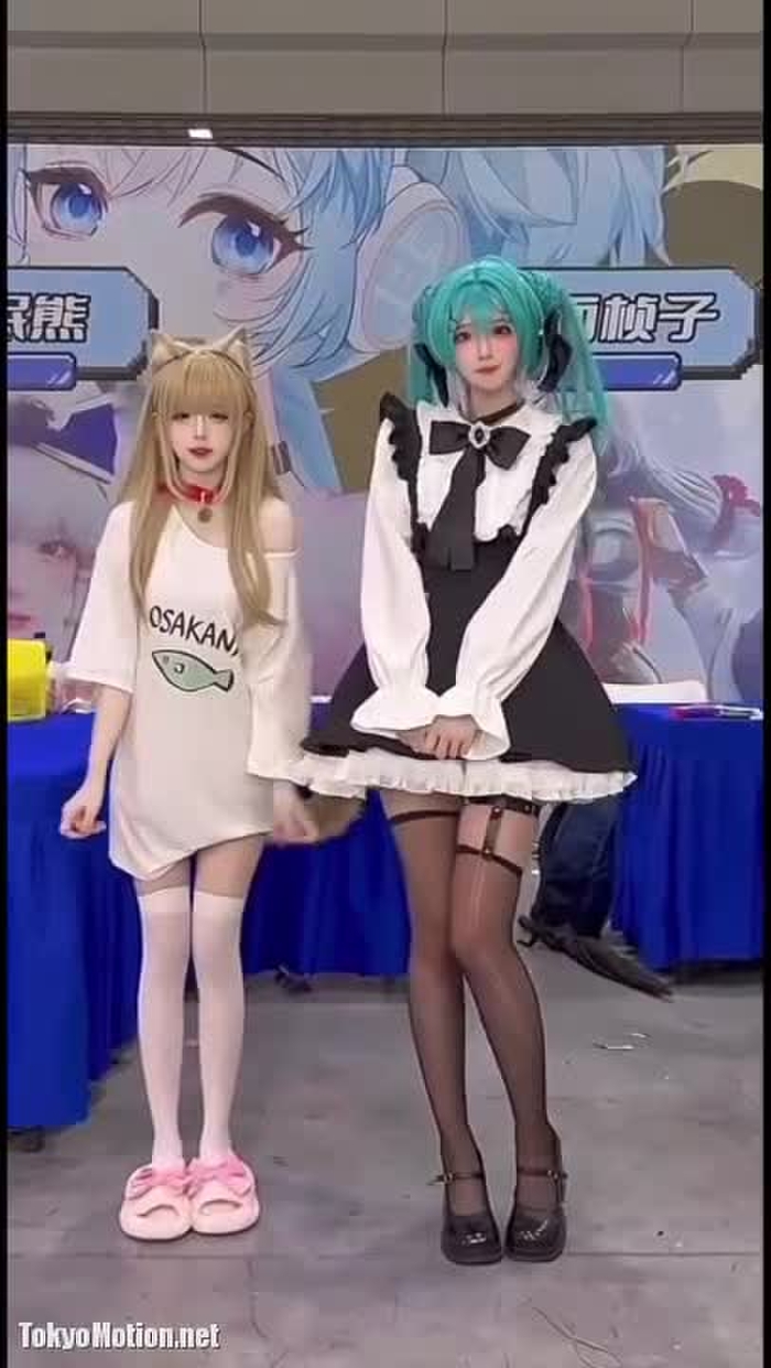The cutest height difference in history was born #ComicCon #cos #anime #cosplayanime#コスプレ