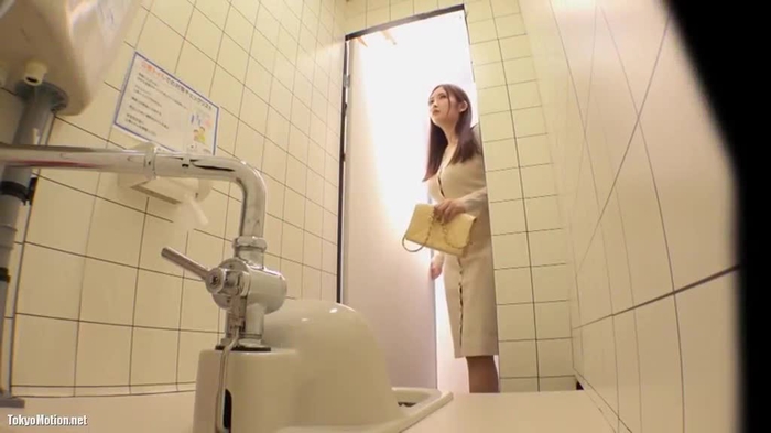 トイレに寄ったついでにサクッとアクメをかますオナニー中毒女を盗撮！ 1