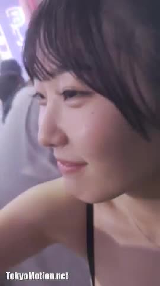 スマホ個人撮影 ノリノリコンパニオン♪音楽に合わせてオッパイ揺らしちゃうはみ乳撮れちゃいましたv