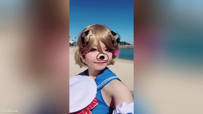 爆乳コスプレイヤーの下乳ショート
