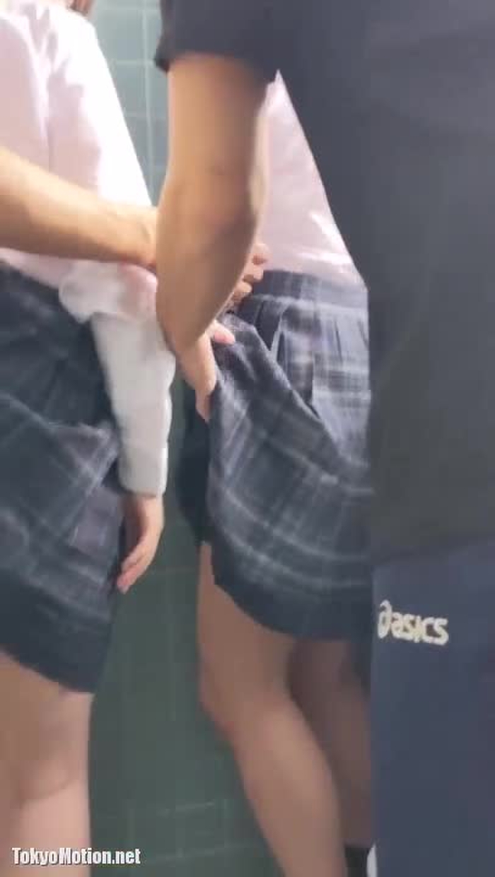 制服マネージャーを集団レイプ