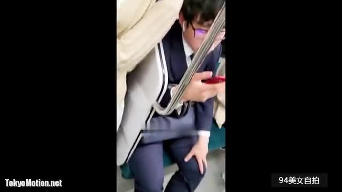乳首見せ