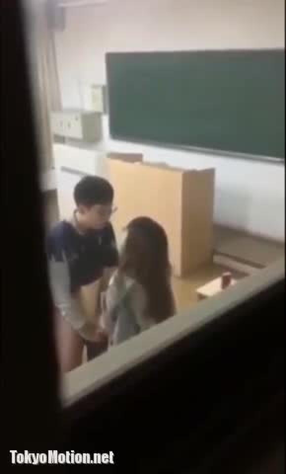 教室で