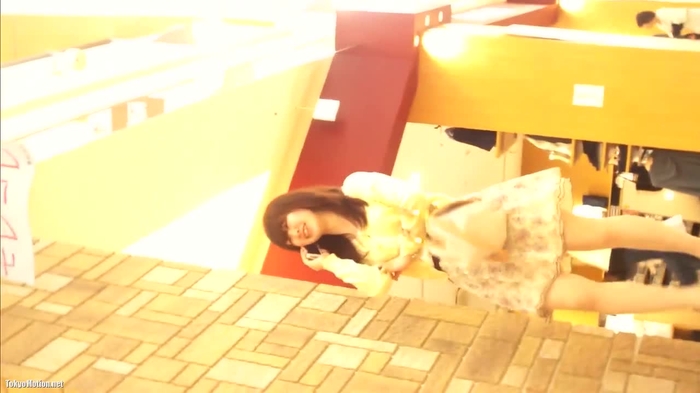 可愛いJDの白パンティ！！