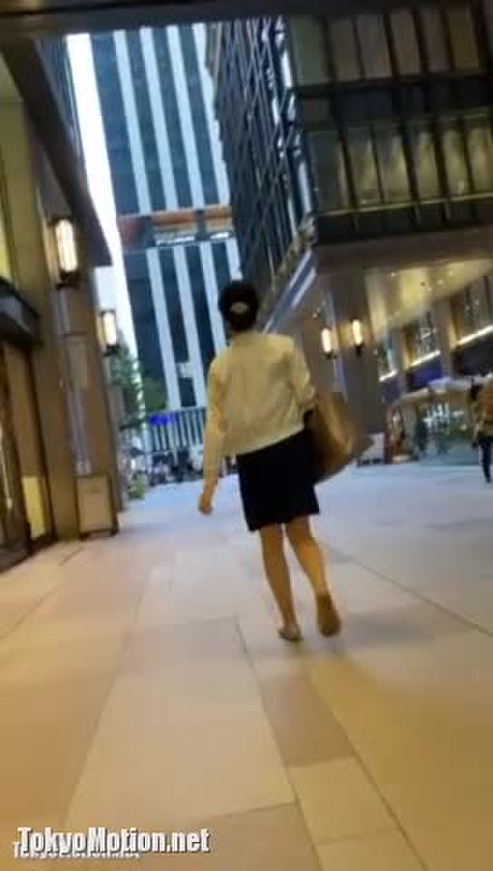 【セレブOL】セクシー美脚お姉さんのどエロい純白パンツを盗撮！