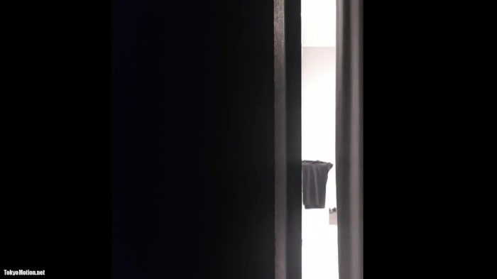 窓の隙間から