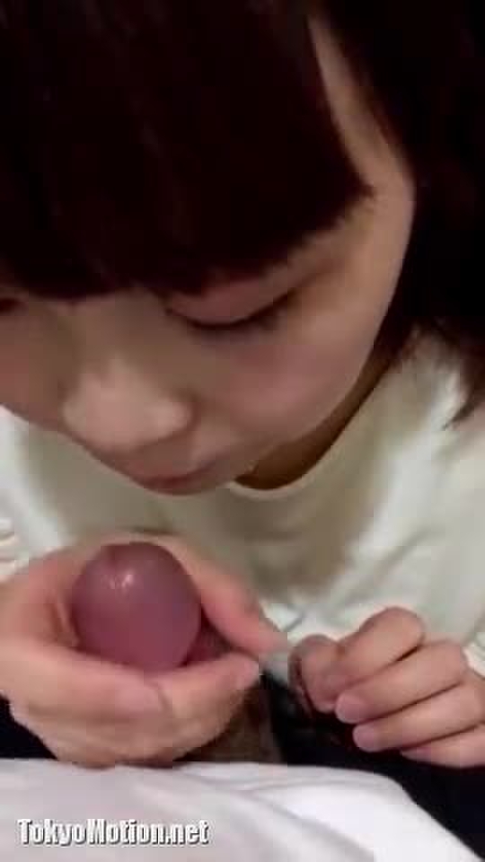 トイレでフェラ 2