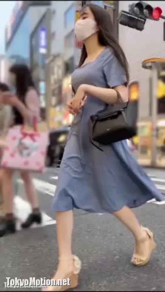 【D乳美女】綺麗な背中の巨乳お姉さんのどエロい美尻を盗撮！Tバック4K