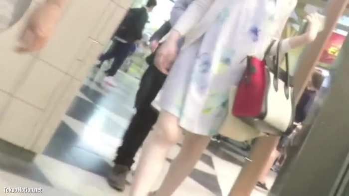 待ち行く美人