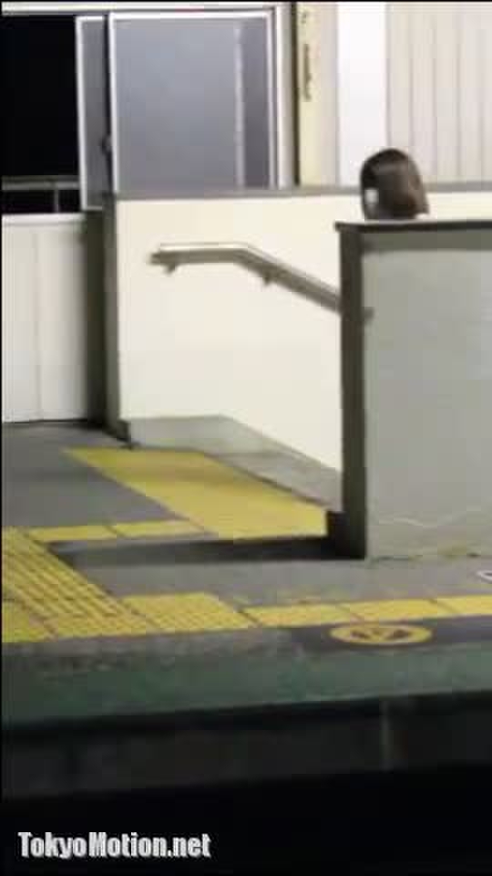 無人駅での全裸露出調教