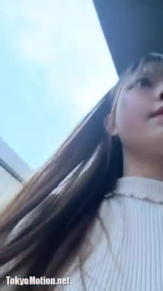 スマホ個人撮影 清楚系美人JDがクチュクチュ音立てる公衆トイレでオナニー自撮り…！