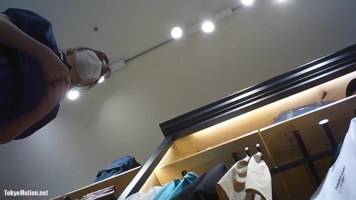 ショップ店員逆さ