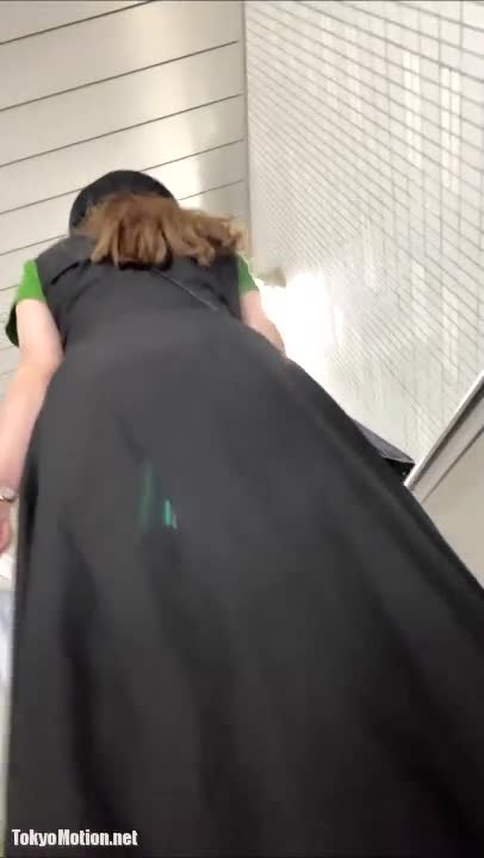 【盗撮動画】高画質！生脚めくり6発分を記録したスカートめくりパンチラ。完全にガチのやつです…