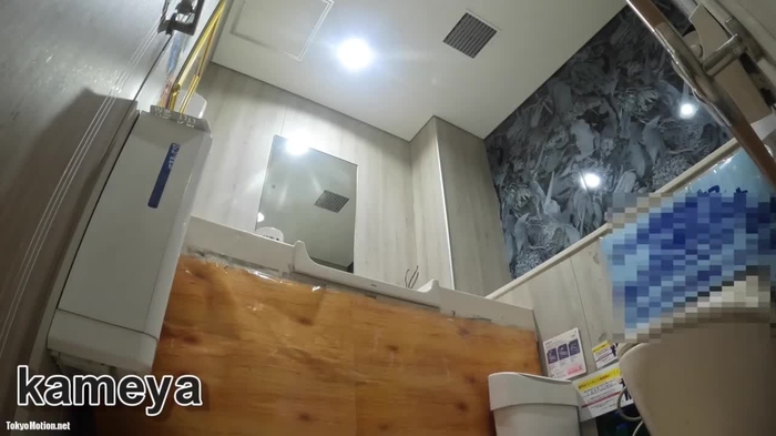 【盗撮動画】校則違反のバイトに向かう制服JKさん、トイレで着替えを盗撮→ネットに公開された結果・・・