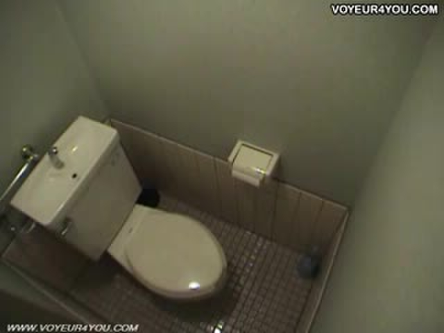 【盗撮動画】私服→制服着替えで特定不可避。某パチ屋バイト店員の着替え盗撮動画が流出