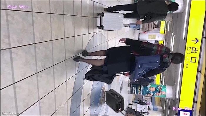 【盗撮動画】憧れのCAさん、黒パンストがビリビリに破れた恥ずかしいパンチラを撮られてしまう…
