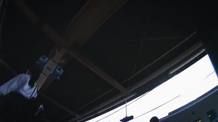 【盗撮動画】今が旬の制服JKさん、こんなスケベなパンティ晒して歩いているのに手を出すのは違法だという事実・・・