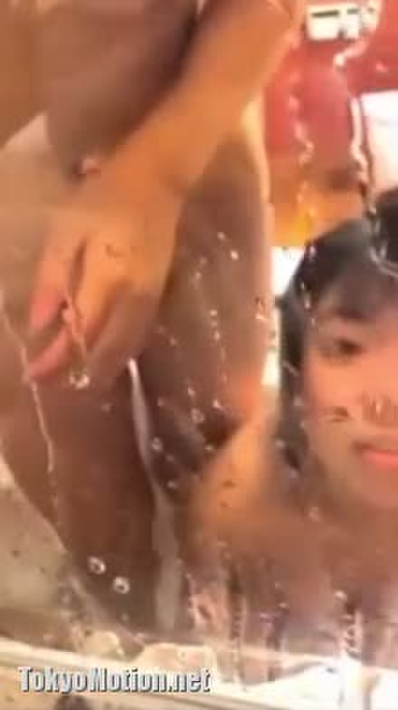 スマホ個人撮影 「照れとるやんww」お泊まり会のお風呂ではしゃぐ全裸娘たちのおふざけ動画…！