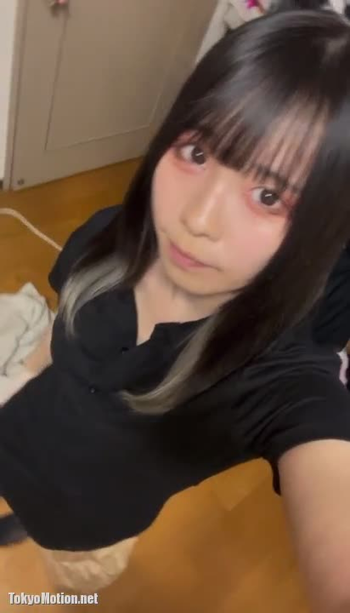 スマホ個人撮影 パイパン娘が全裸になってクネクネw がに股腰へコダンス自撮り…！