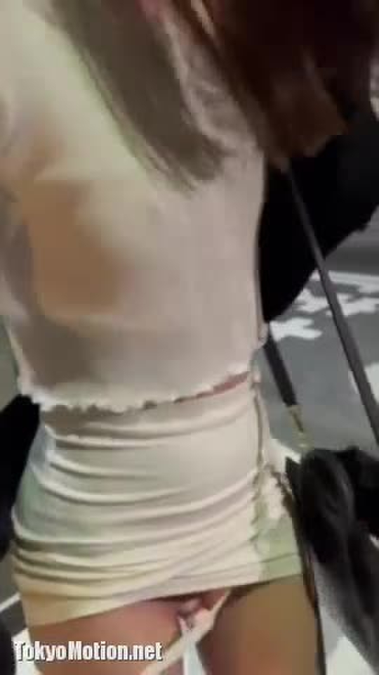 スマホ個人撮影 乳首もビンビンw 路上でバイブを挿れられて感じまくりなスレンダーギャルww