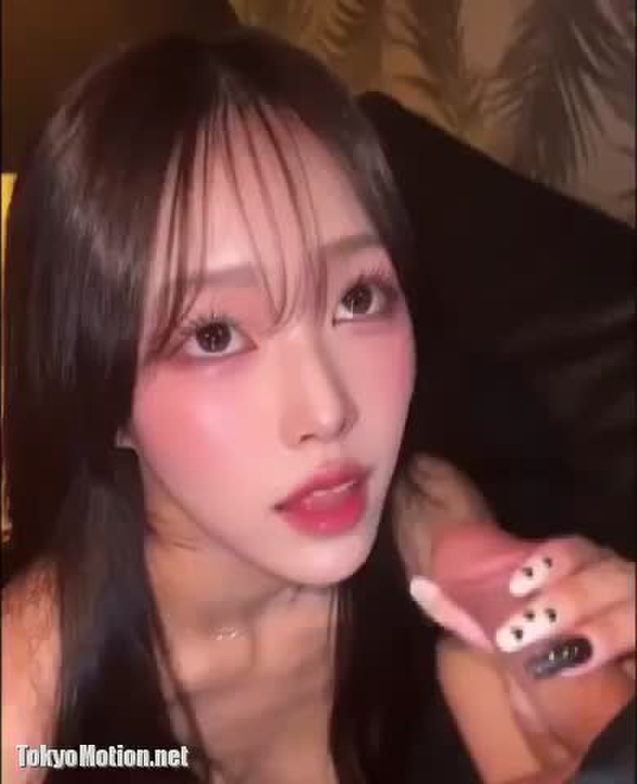 スマホ個人撮影 アフターかな？キャバ嬢っぽいギャルが全裸でねっとりご奉仕フェラ、、
