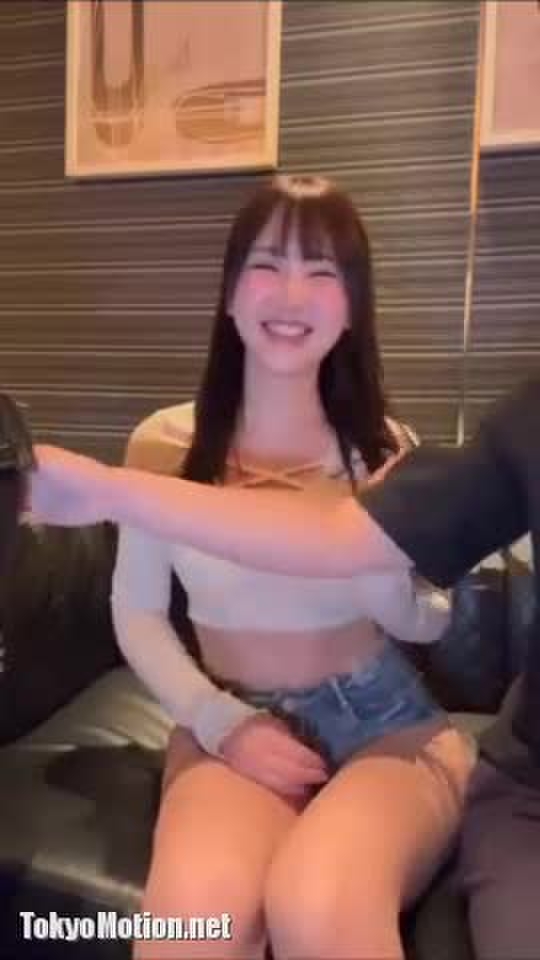 スマホ個人撮影 美女(19)が黒人(デカチン)×日本人(包茎短小)を味比べしながら楽しそうに3Pハメ撮りw